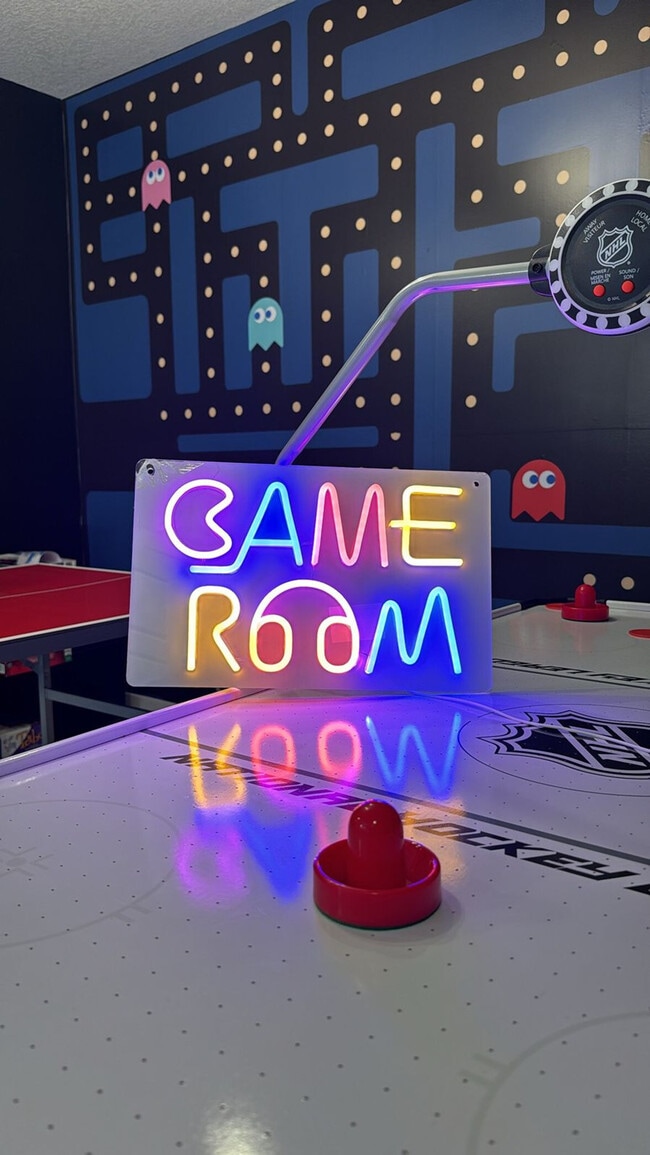 Building Photo - 315 Sora Blvd. SE