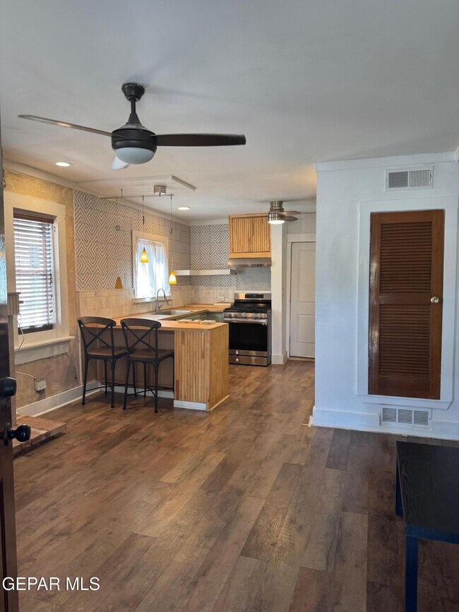 Photo - 615 N Cebada St