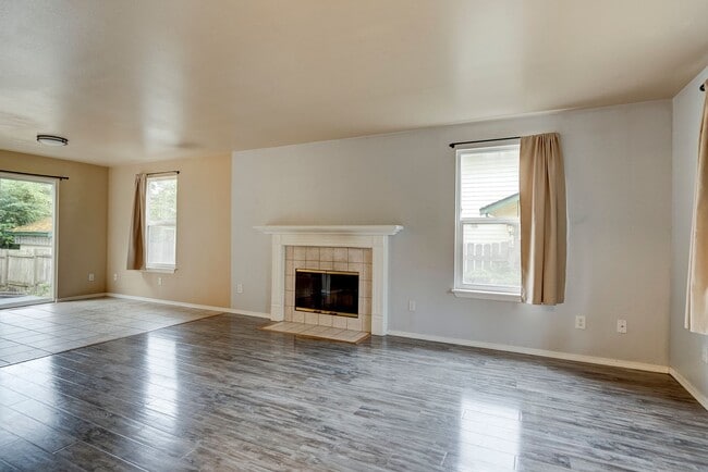 Building Photo - Charming Admirals Cove Home with Bonus Roo...
