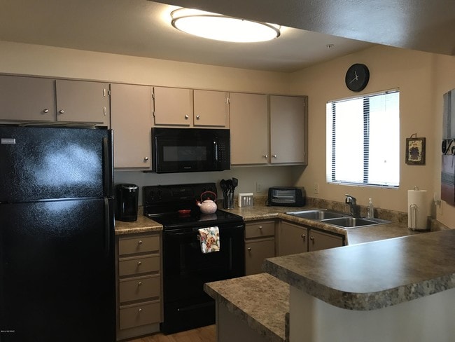 Building Photo - 5751 N Kolb Rd Unit 34201