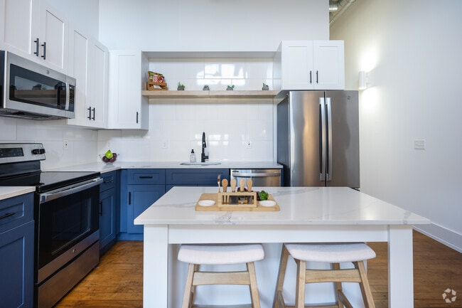 1BR, 1BA - 659SF