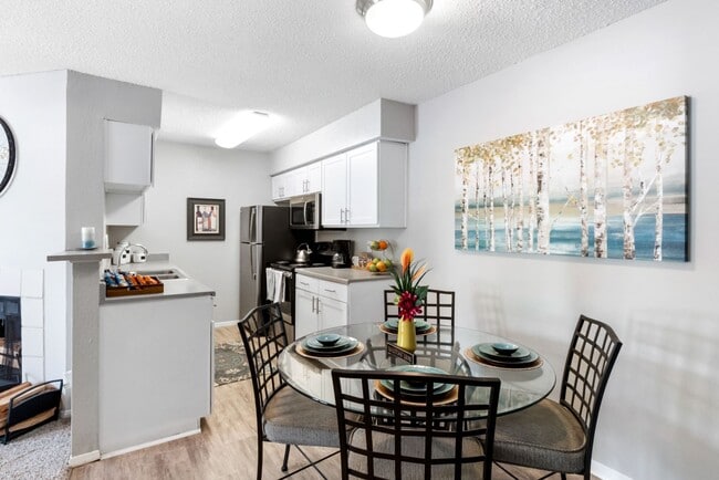 2 Bedroom B - 2 Bed / 2 Bath - 889 Sq.Ft.