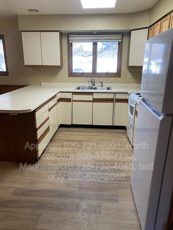 Building Photo - S7559 US-12 Unit E2