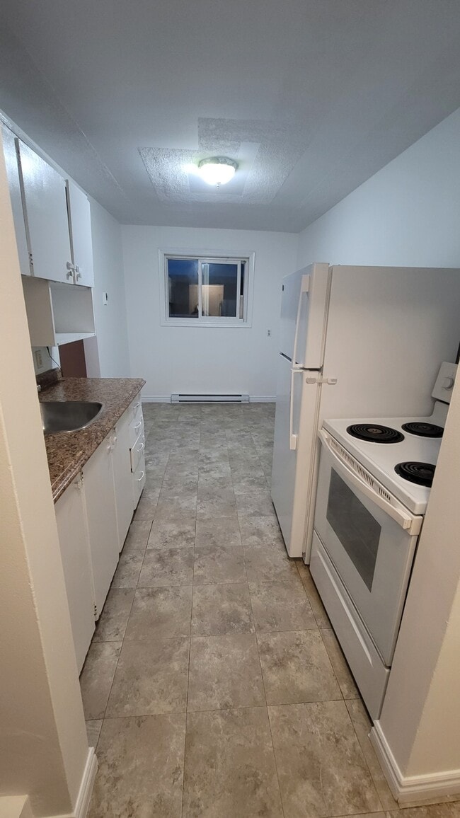 Building Photo - 70 Albert St Unit 12