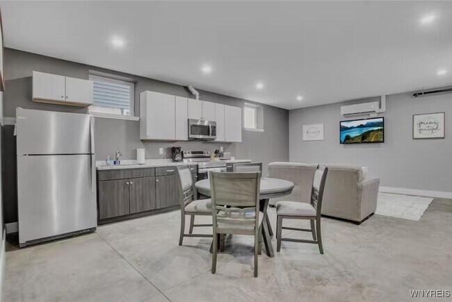 Photo - 140 Seymour St