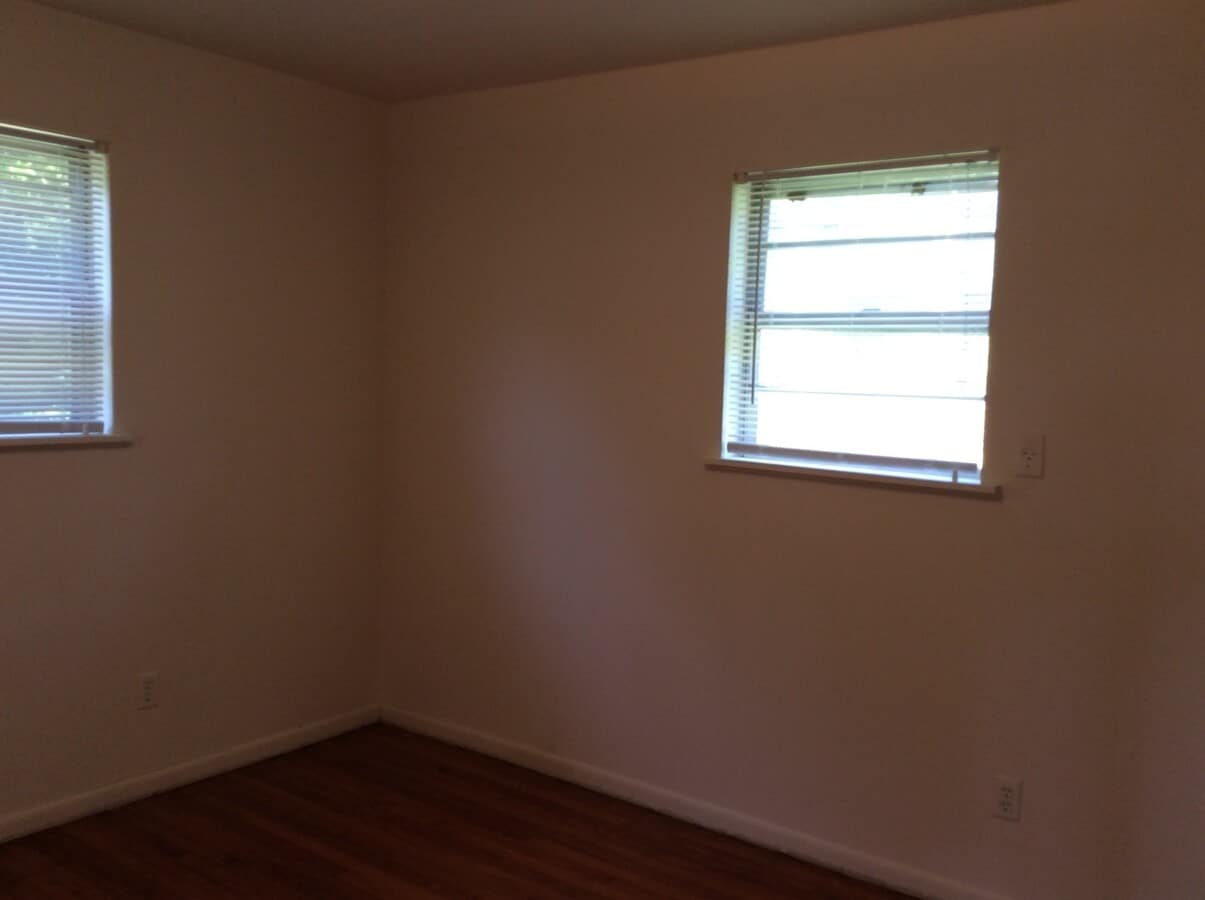 Photo - 2100 Meadowvale Ct Unit B