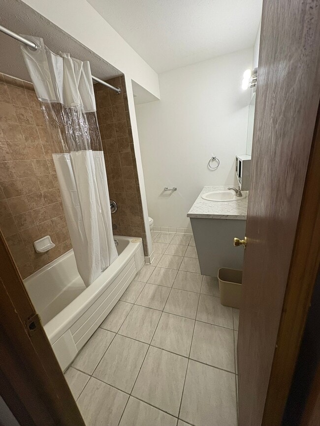 Photo - 1215 E Elm St Unit 107