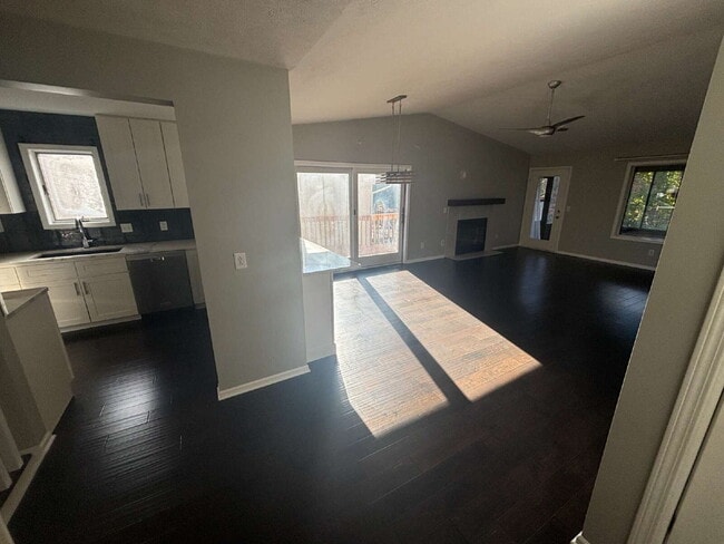 Building Photo - Beautiful 2-bedroom Condo