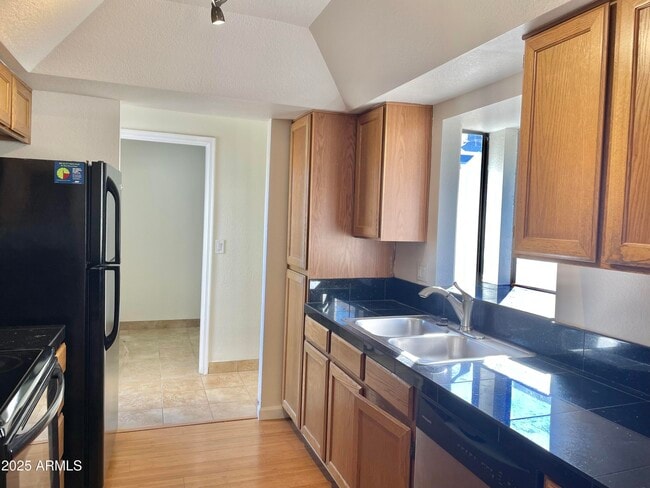 Photo - 2926 N Oregon St