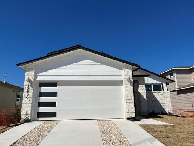 Building Photo - 13820 Lubeck Dr