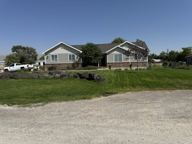 Building Photo - 890 W 110 S Rental