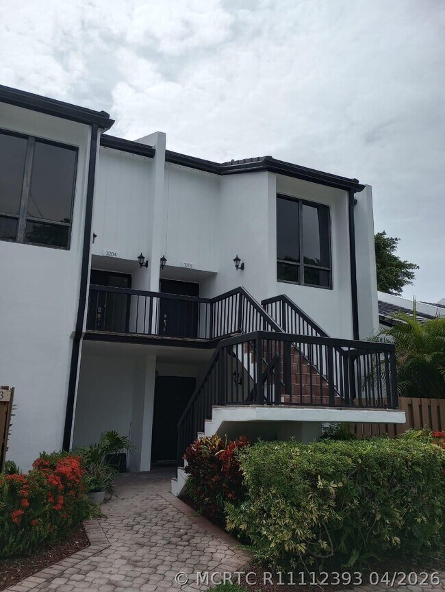 Photo - 3205 Bridgewood Dr Unit 3205