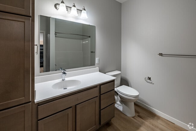 1BR, 1BA - 662SF - Bathroom
