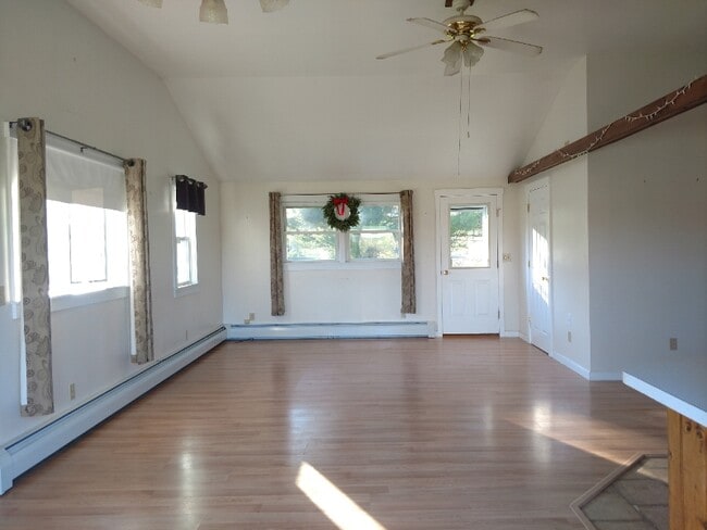 Photo - 1408 Latham Rd