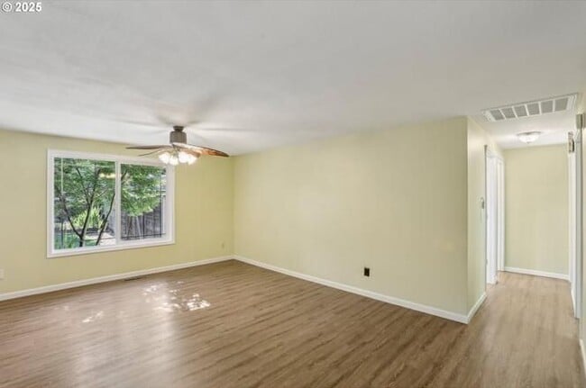 Photo - 374 NE 34th Pl