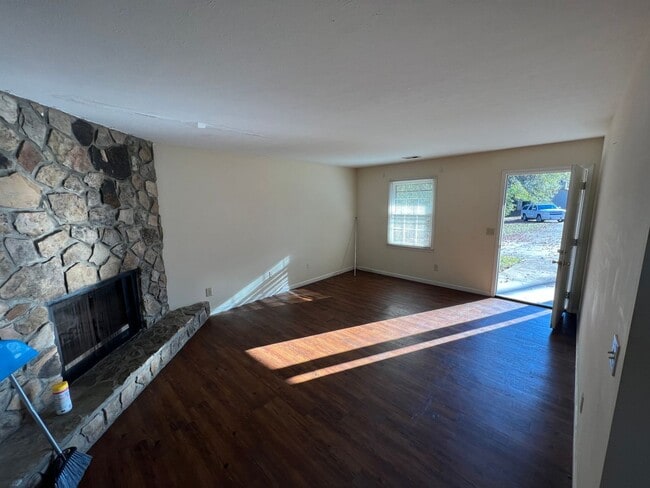 Photo - 120 Mitchell Cir