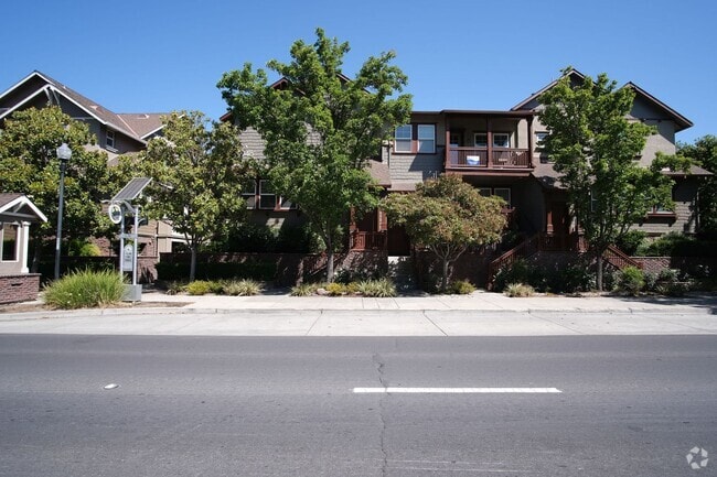 Building Photo - Spacious 3-Bed, 3.5-Bath Townhome in the H...