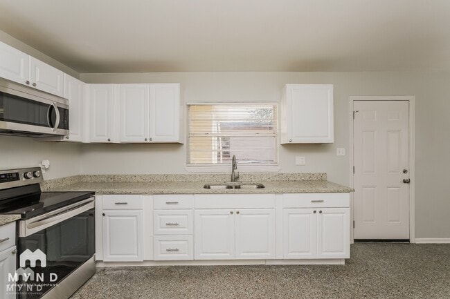 Photo - 1505 E Genesee St