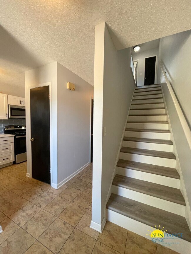 Photo - Charming 2 Bedroom Townhome in Shalimar!