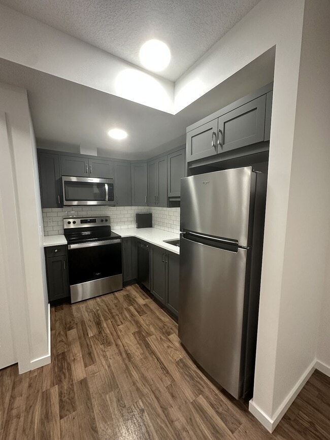 Photo - COZY AND BEAUTIFUL 1 BDRM+ 1 BATH, BASEMENT UNIT IN CONVENIENT BELMONT! Unit B