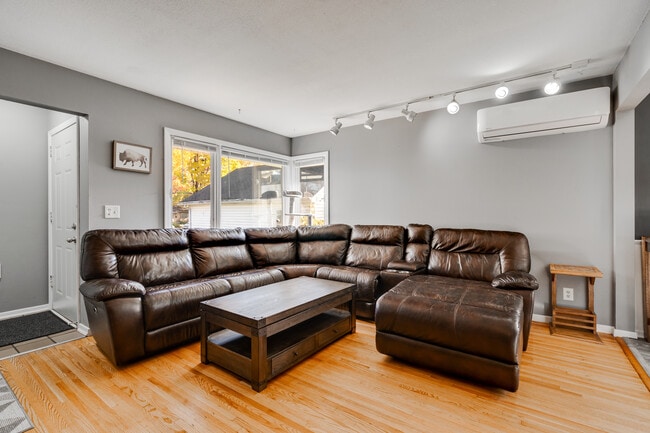 Sala de estar - 5314 Hiawatha Ln