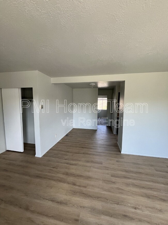 Building Photo - 1036 Healy St Rental