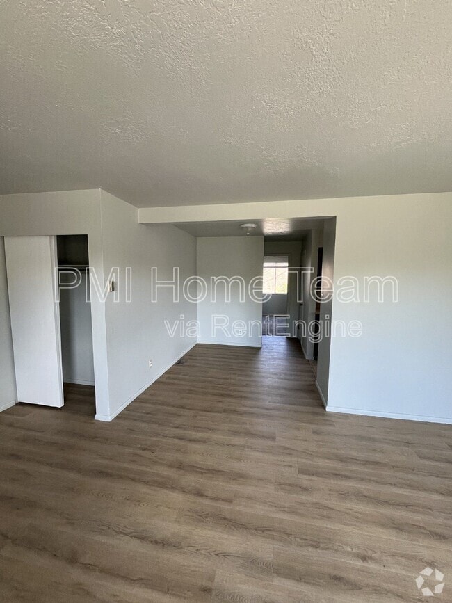 Building Photo - 1036 Healy St Rental