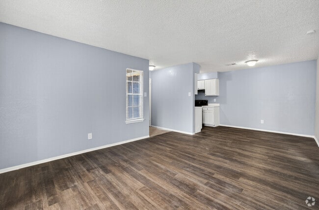 2BR, 2BA - 770SF