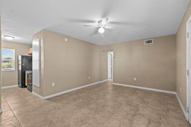 Building Photo - 2802 Sealy Ave Unit 6 Rental