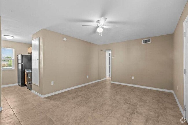 Building Photo - 2802 Sealy Ave Unit 6 Rental