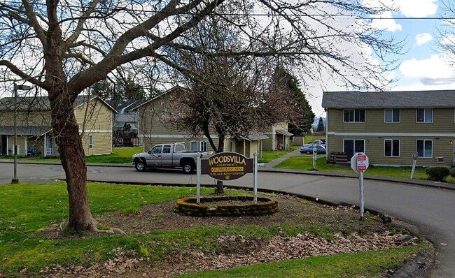 Building Photo - 1015 Oakhurst Dr