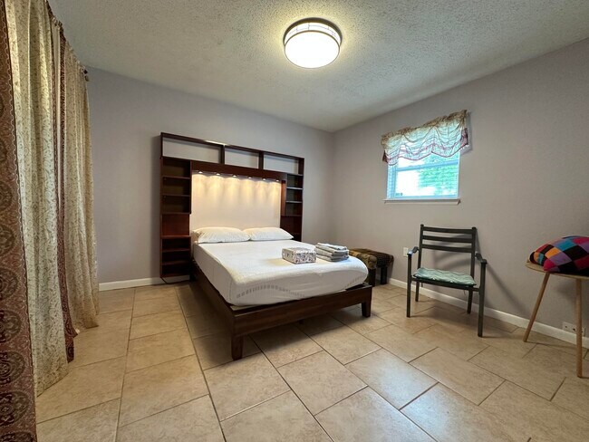 Photo - 532 Schneider Dr Unit B