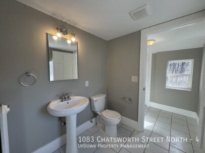 1083 Chatsworth St N Unidad 4