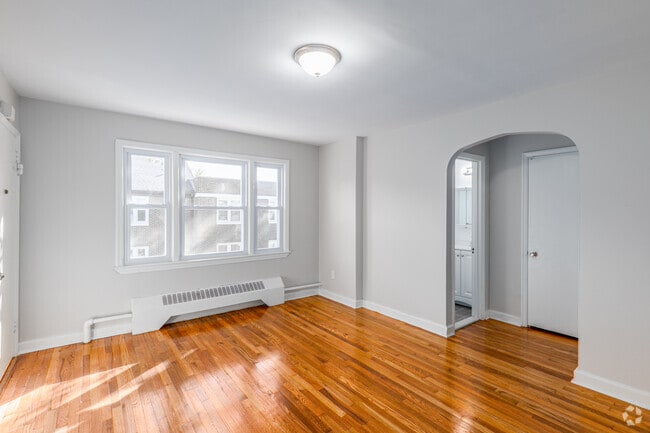 1BR, 1BA - 446SF - Living Room