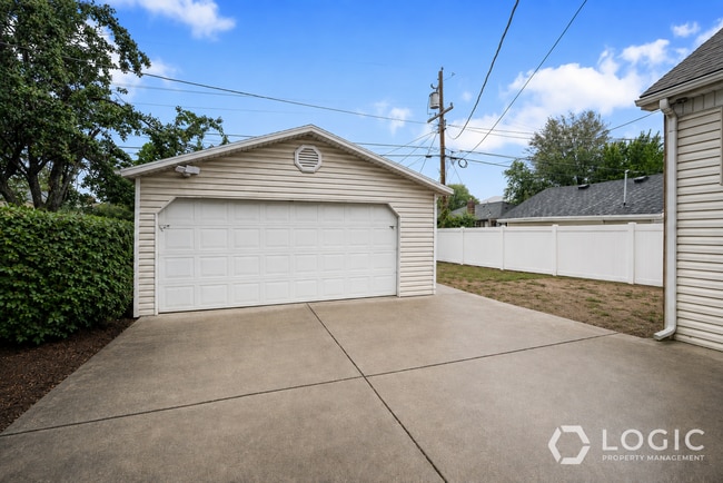 Photo - 155 Edith Ave S