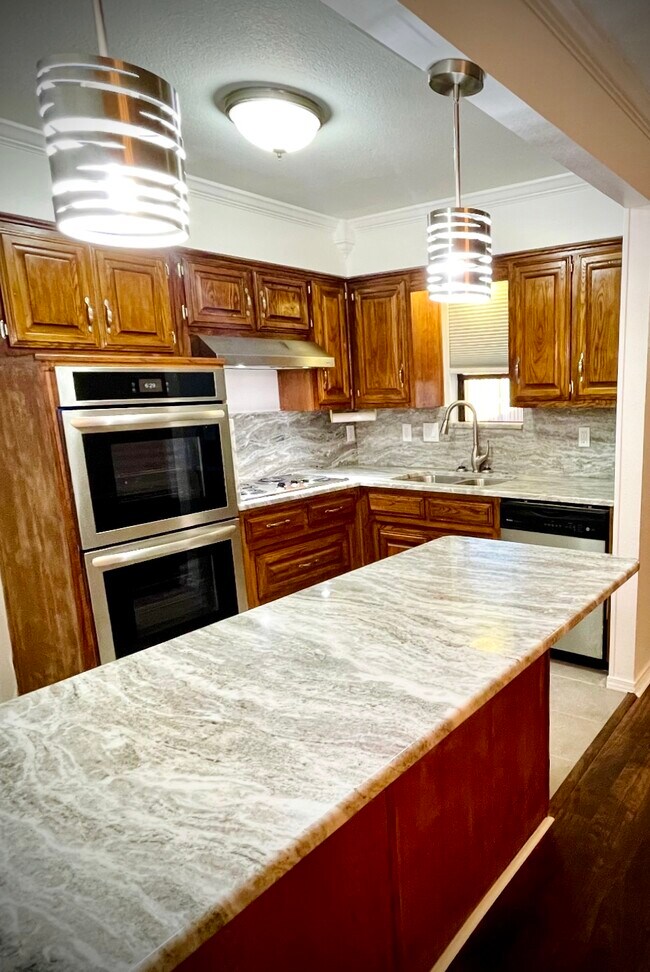 Photo - 1925 Spindletop Dr Casa