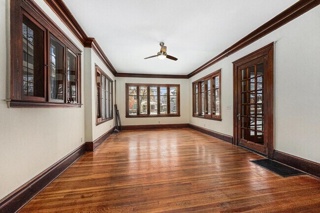 Photo - 572 Madison Ave SE