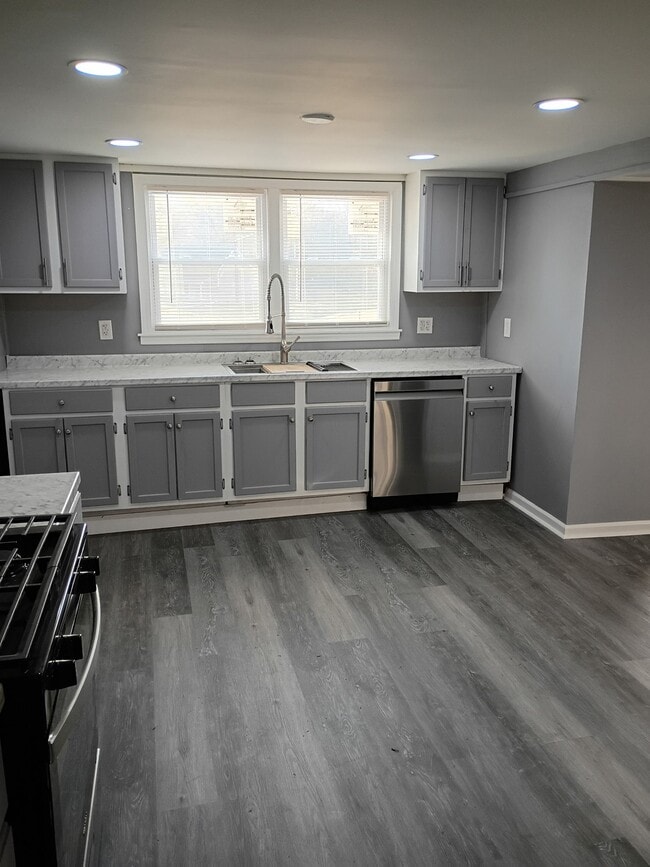 Photo - 18 Adger St