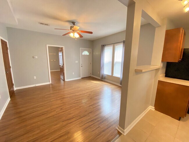 Photo - 2513 Deming Ave Unit 2513