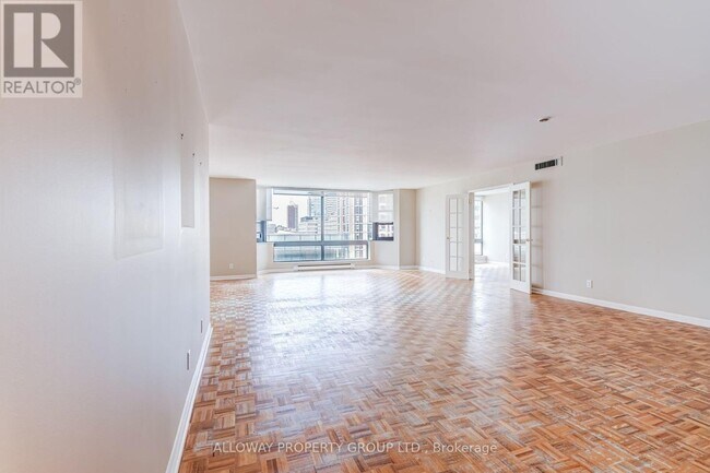 1166 Bay St. Unit 1305