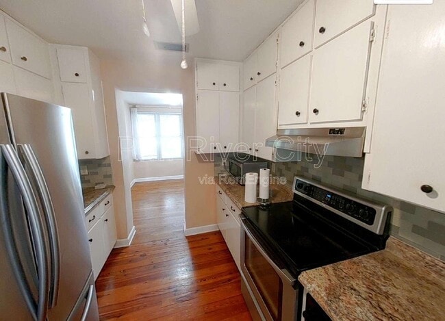 Building Photo - 1543 Peachtree Cir N