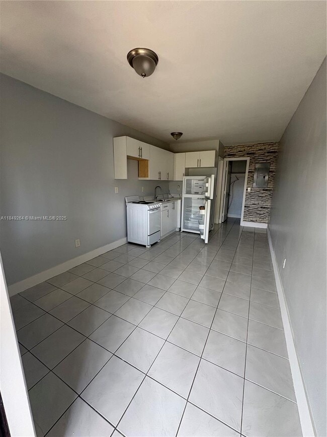 Building Photo - 401 NW 43rd Ct Unit 4 Rental
