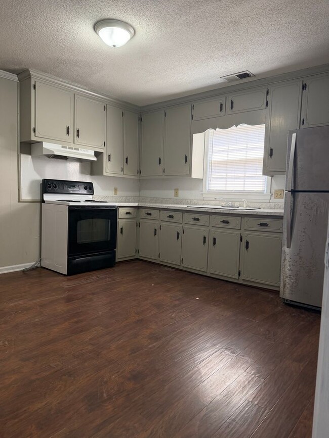 Photo - 616 N 13th Ave