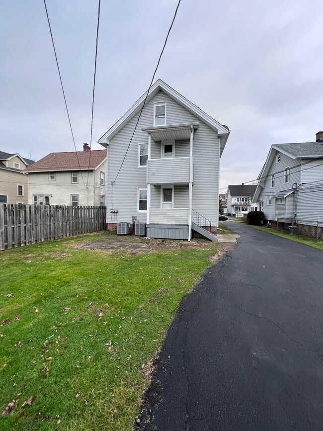 Photo - 17430 Woodford Ave Unidad 2