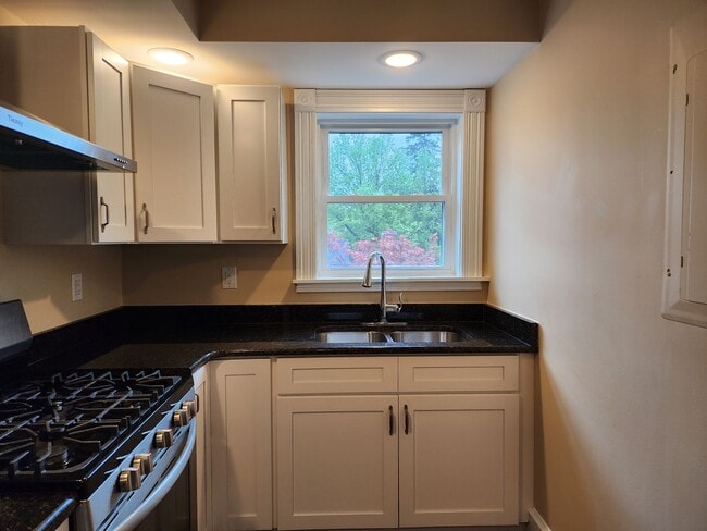 Photo - 1113 E King St Unit Apt. 3