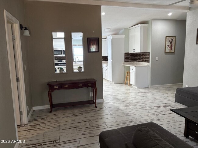 Photo - 1007 W Saddle Ln