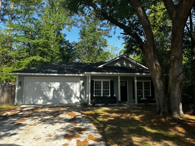 Building Photo - 715 Truman St