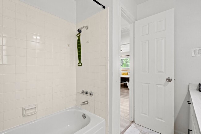 Photo - 604 Lochnell Dr