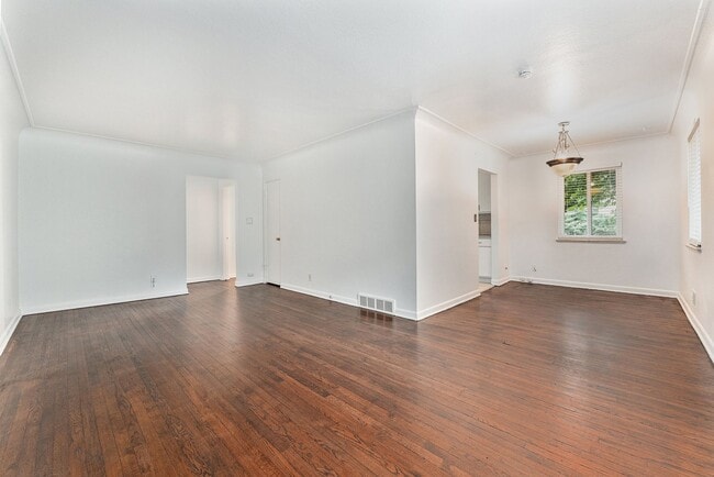 Photo - Discover comfort and convenience in this u...