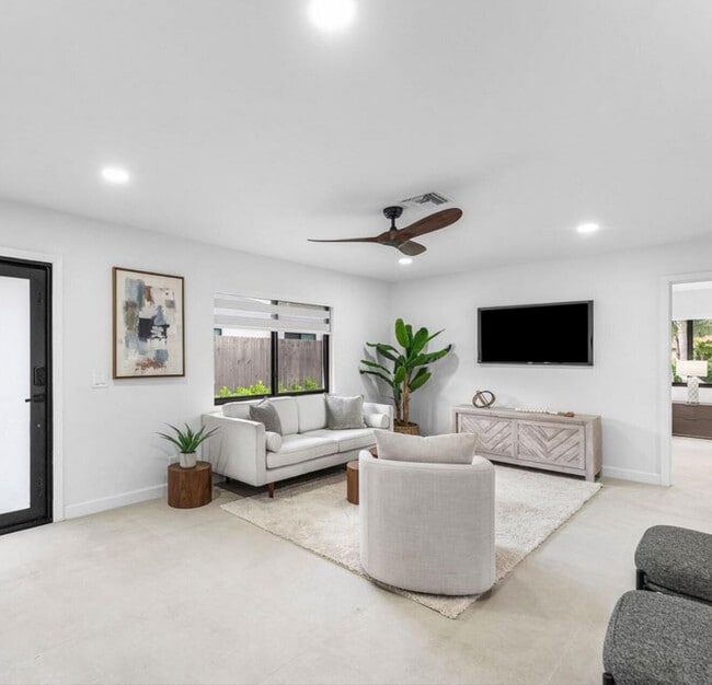 Photo - 608 SE 2nd Ave